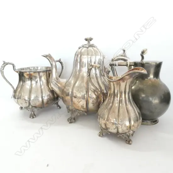 THREE PIECE VICTORIAN SILVER PLATE TEA SERVICE, H. 220MM & DECO WATER JUG
