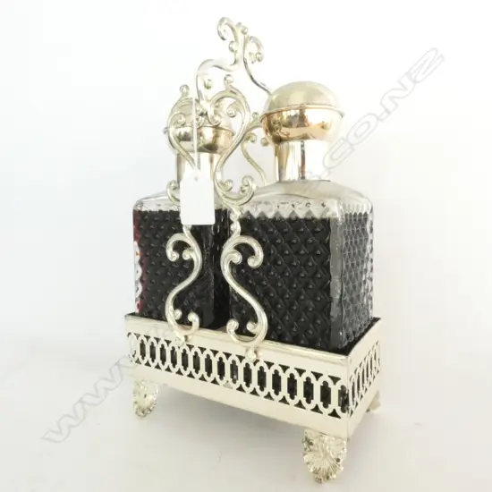 DOUBLE DECANTER SET IN FRAME