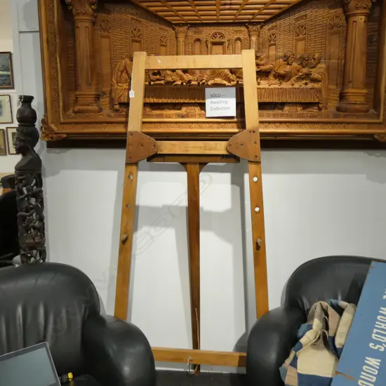 LARGE RIMU EASEL H. 1.9M