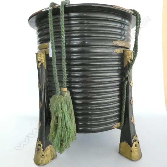 OLD JAPANESE BLACK LAQUER BOX. LIDDED CIRCULAR BRASS FITTINGS. 