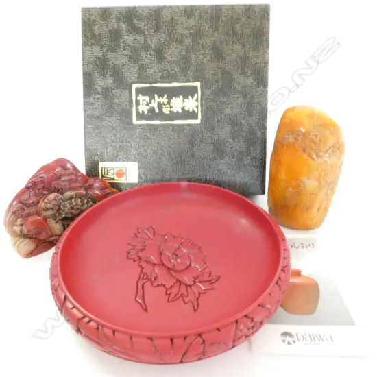 2 RESIN CHINESE SHOUSHAN STYLE STONES + RED DAIWA PLATE 230MM DIA