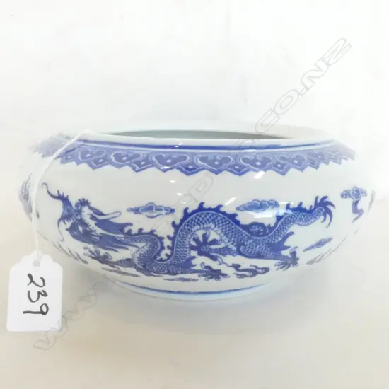 A CHINESE BLUE AND WHITE SHALLOW BOWL D 220 MM