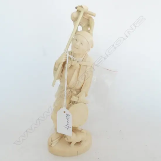 A 19TH CENTERY JAPANESE MEIJI PERIOD IVORY MONKEY TRAINER NEEDS REPAIR H 210 MM
