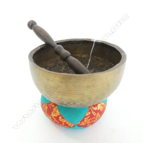 OLD JAPANESE SINGING BOWL ON CUSHION WITH HAMMER 