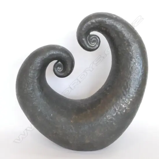 KEVIN KILSBIE KORU POTTERY SCULPTURE H. 310MM