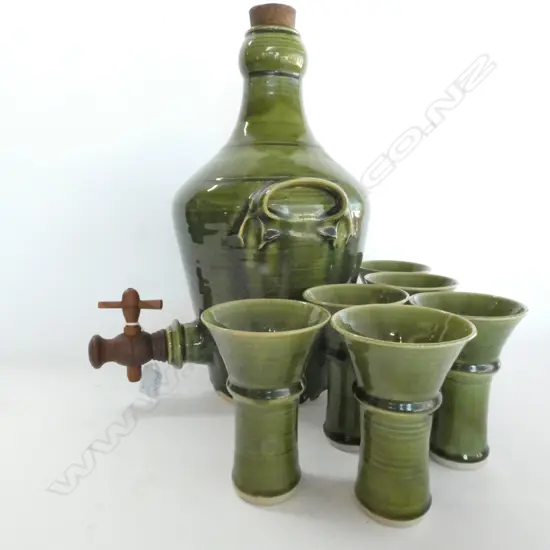 RICHARD CADNESS WINE FLAGON H. 370MM + 6 GLASSES 