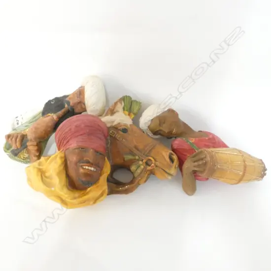 3 BOSSONS WALL PLAQUES 