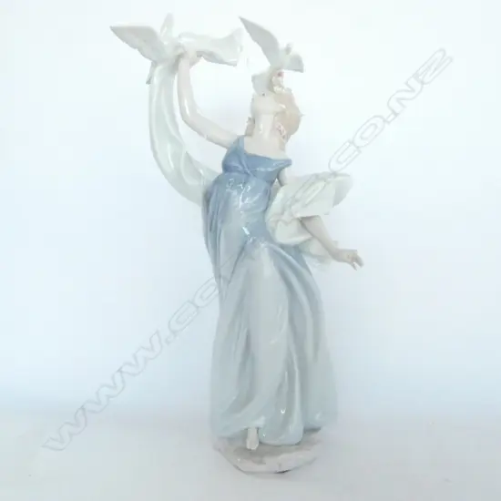LLADRO FIGURE, NEW HORIZONS, H. 385MM finger broken