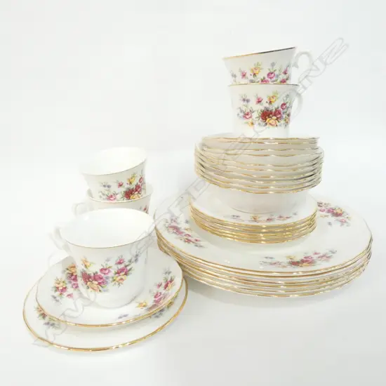 QUEEN ANNE DINNERWARE