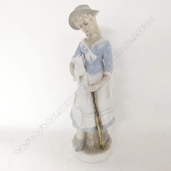 VINTAGE SHEPHERDESS PORCELAIN FIGURINE, H. 375MM