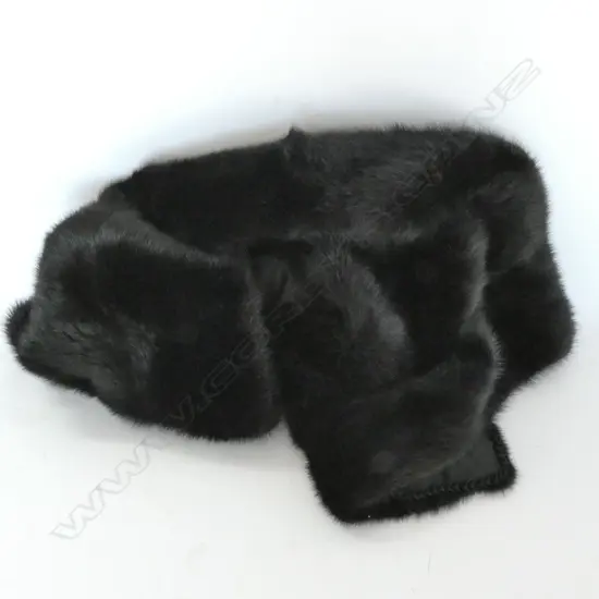 MINK STOLE
