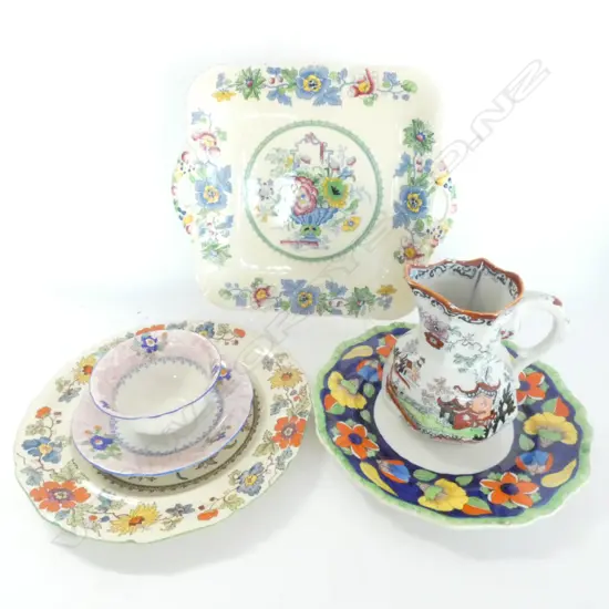 FIVE PIECES OF MASONS CHINA (some cracks and chips)