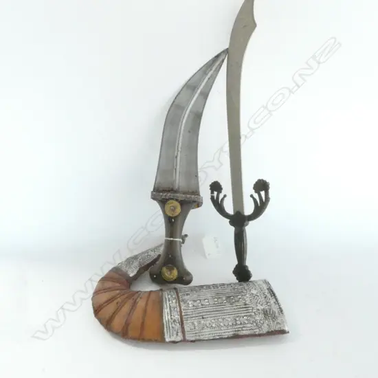 ARABIAN JAMBIYA & MINIATURE SIMITAR (ww)