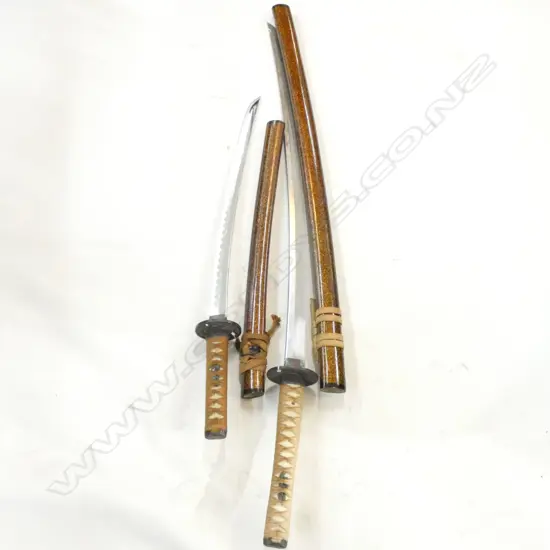 JAPANESE KATANA & MATCHING WAKIZASHI - LACQUER SCABBARD (ww)