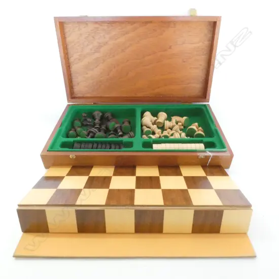 VEDES BOXED CHESS SET, INCLUDING BOARD