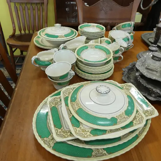 LARGE ROYAL CROWN DINNERSERVICE