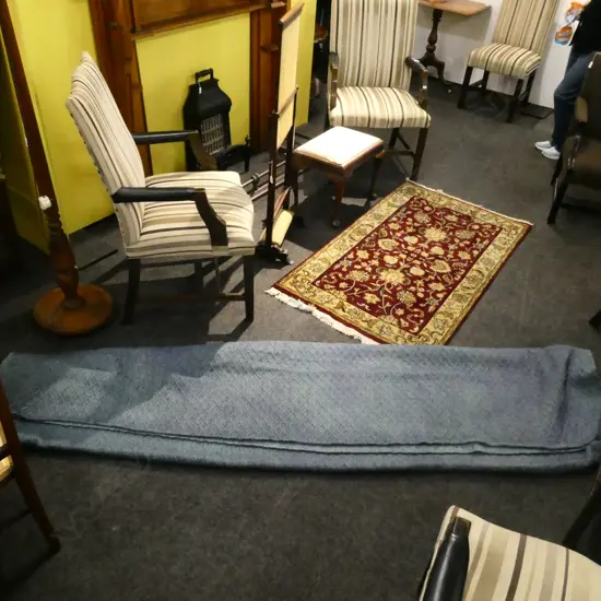 CONTEMPORARY BLUE RUG 