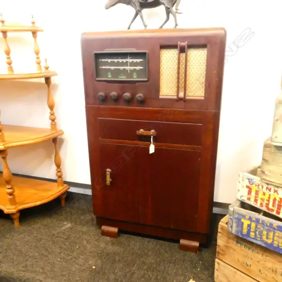 COLUMBIA VALVE RADIO & CABINET H. 925MM