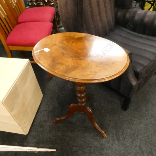 EARLY 20thC OVAL SIDE TABLE H. 700MM