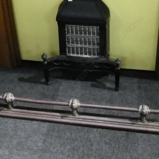 VICTORIAN FIRE FENDER - WITH CLAW DETAIL