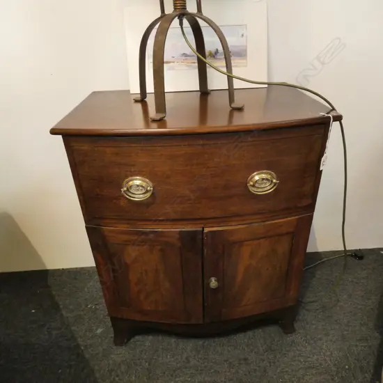 GEORGIAN STYLE MAHOGANY BEDSIDE TABLE