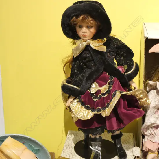 FRANKLIN HEIRLOOM DOLL H 390 MM