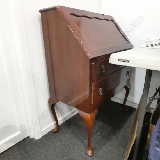 MAHOGANY FALL FRONT DESK W 720 MM