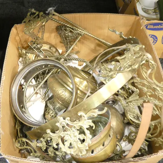 BOX LOT ASST. BRONZE LIGHT FITTINGS ETC