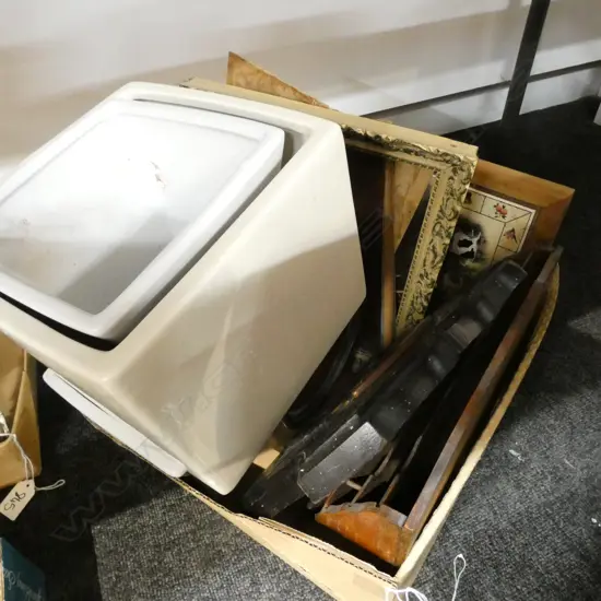 BOX LOT CLOCK, CERAMICS ETC