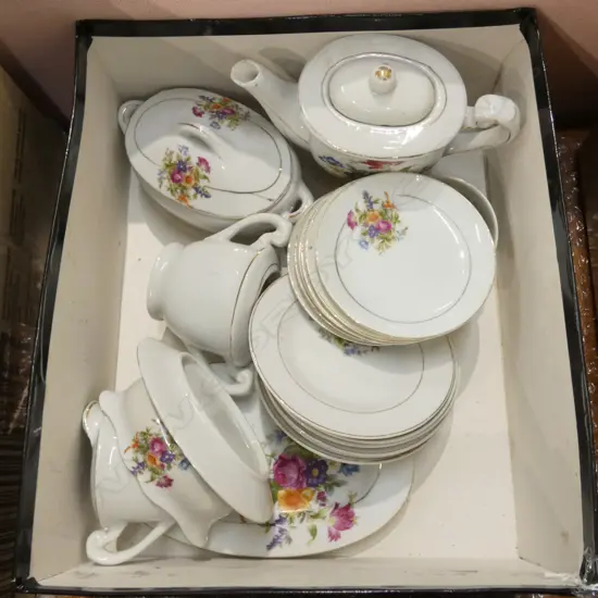 SMALL BOX VINTAGE CHILDRENS TEASET, 19PCS.