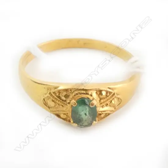 20CT GOLD AND EMERALD RING 2.80gm