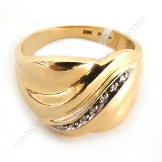 14CT GOLD & DIAMOND BAND 4gm