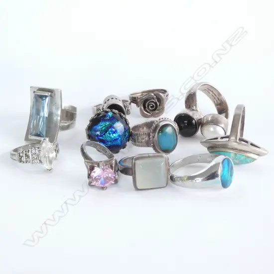 BAG LOT OF ASSORTED RINGS - COSTUME AND SILVER