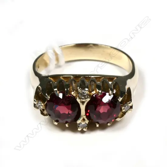 2 GARNET & 4 DIAMOND RING 9CT GOLD