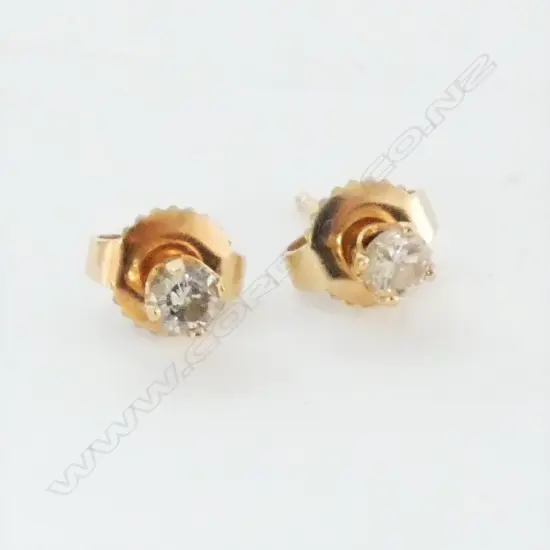 PAIR 14CT GOLD AND DIAMOND STUD EARRINGS 