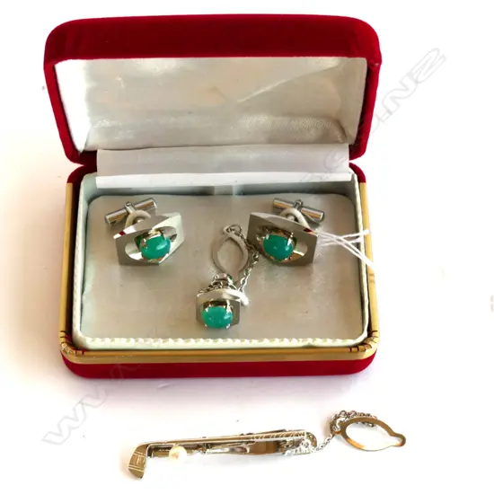 BOXED SET. TIE PIN, CUFFLINKS W CHYROPRASE STONES
