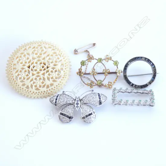 ASST BROOCHES - IVORY/GOLD/SILVER