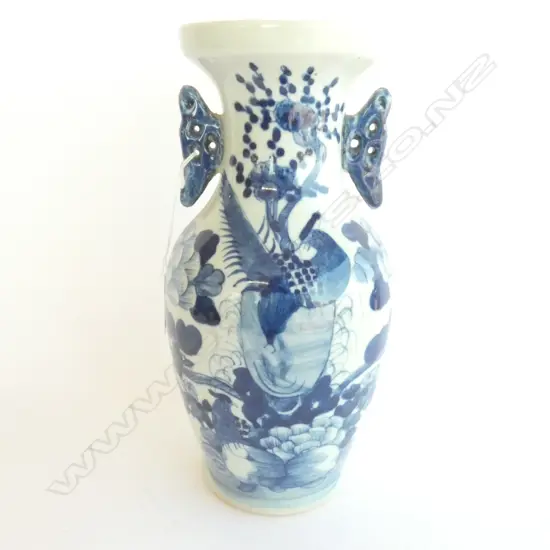 ORIENTAL BLUE & WHITE VASE, H. 280MM