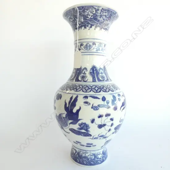 MODERN MING STYLE BLUE & WHITE CHINA VASE, H. 360MM