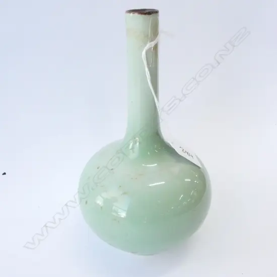 QIANLONG GREEN VASE 200MM HEIGHT