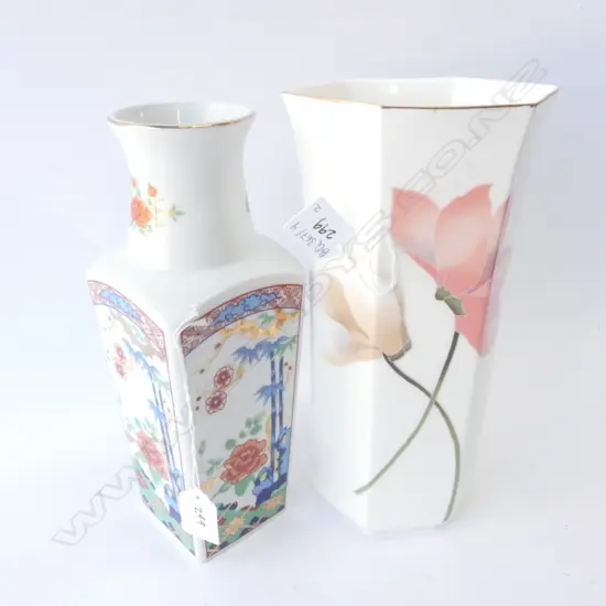 TWO JAPANESE VASES H. 265MM