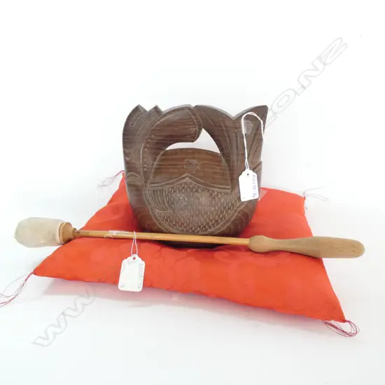 VINTAGE JAPANESE CHANTING GONG ON CUSHION WITH HAMMER