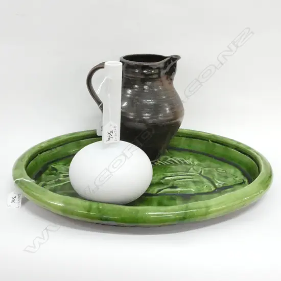 TONY SLY FISH PLATTER, POTTERY VASE & JUG L. 500MM