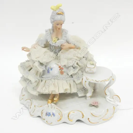 SEATED DRESDEN FIGURINE H. 160MM