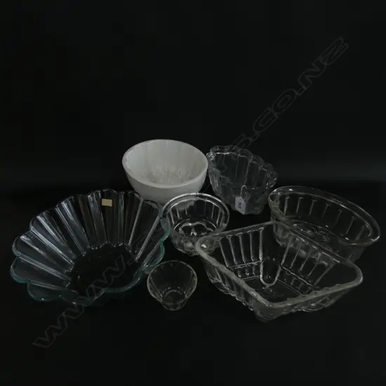 SEVEN VINTAGE/MODERN GLASS & CERAMIC JELLY MOULDS