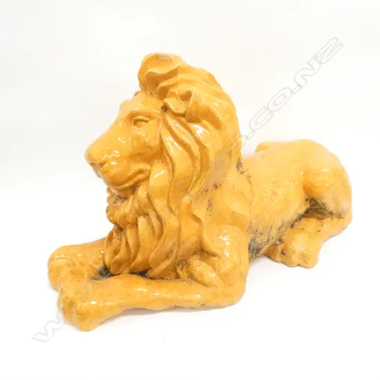 LARGE PLASTER PAINTED LION, L. 520MM