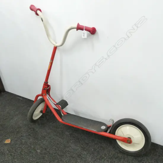 FRENCH CHILDS SCOOTER