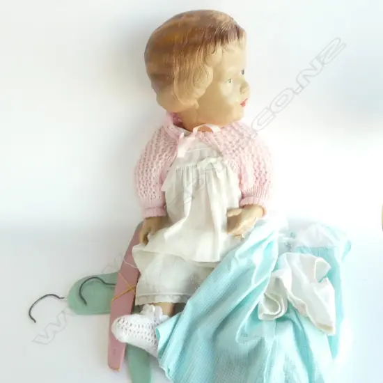 CELLULOID DOLL L. 550 MM + COAT HANGERS