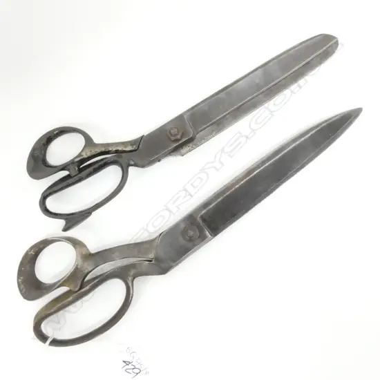 2 VINTAGE ALL METAL SCISSORS L. 330MM