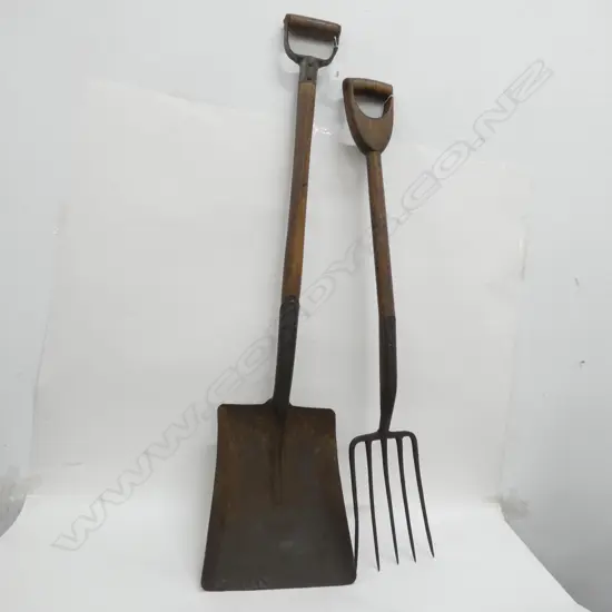 OLD WOODEN HANDLED PITCHFORK (L.990MM) & SHOVEL, (1100MM)